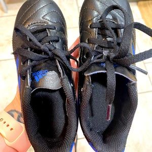 Adidas boys size 11 soccer shoes